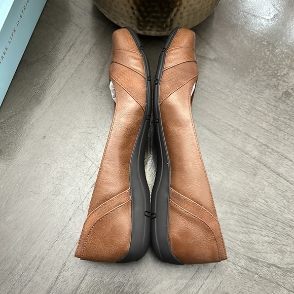 LifeStride Dig Flat (NARROW) - Picture 7 of 11